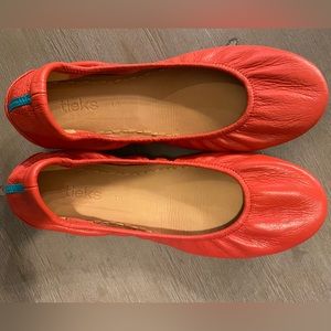 Gently worn pair of tieks, size 10 in tangerine